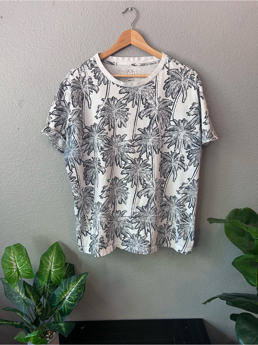 100% Cotton Original Use White and Black Palm-Print Short Sleeve Tee